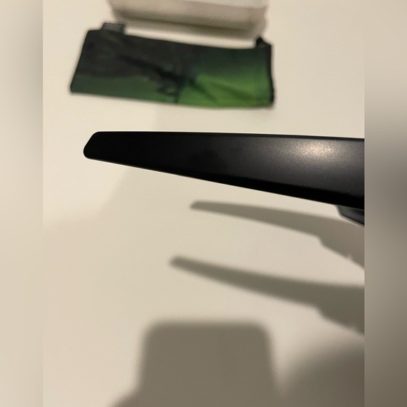 Oakley Gascan OO9014 Men’s Sunglasses / 60•15•128 -
Oakley Sunglasses Men’s - Picture 10 of 16